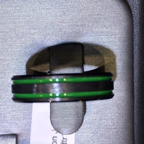 Mens Tungsten Ring Sz10 Black/Green Strips Unique Look New W Tags - Picture 2 of 4